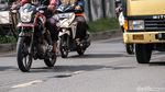 Potret Jalan Dekat Pasar Cimanggis Ciputat Berlubang di Mana-mana