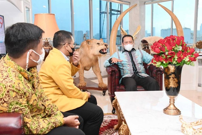 Ketua MPR RI Bambang Soesatyo saat menerima Pengurus Pusat Ikatan Pemuda Muhammadiyah (IPM) di Jakarta, Rabu (10/3/21).