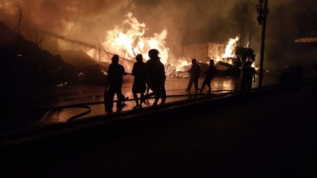 Lapak barang bekas di Bekasi kebakaran (Dok istimewa/foto diberikan oleh anggota Damkar Bekasi Eko Uban)