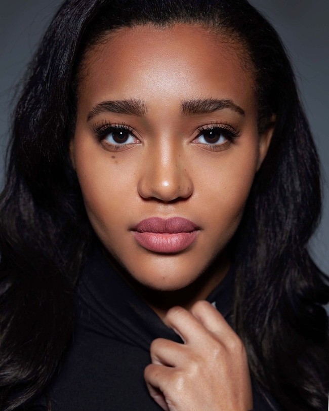 Lauren Simmons mencetak sejarah sebagai trader wanita termuda di Bursa Efek New York. Wanita Amerika tersebut sukses menembus bidang yang didominasi pria itu di usia 22. Selain itu, Lauren juga merupakan wanita kulit hitam kedua yang pernah mencapai posisi tersebut. Foto: Instagram @lasimmons