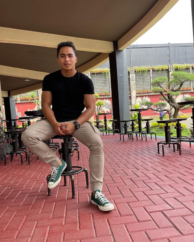 Serda Aprilia Manganang kini sudah menjalani corrective surgery atau operasi korektif setelah diketahui mengalami hipospadia. Dia sebenarnya seorang laki-laki. Tugasnya di TNI AD nanti pun akan disesuaikan. Foto: Instagram @manganang92.