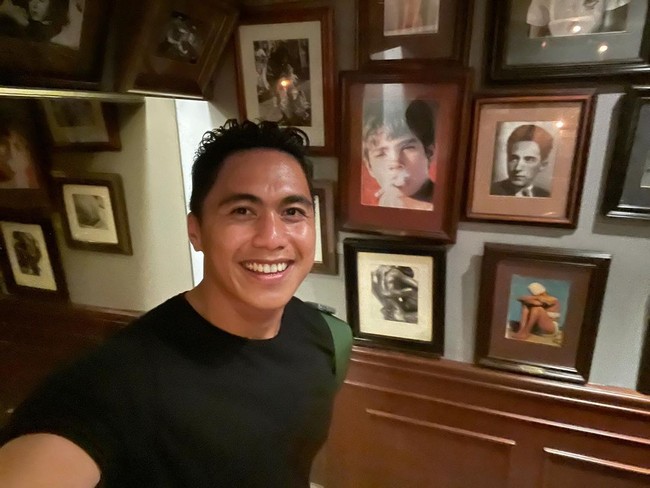 Momen ini terlihat saat KSAD Jenderal Andika Perkasa menggelar jumpa pers untuk menjelaskan kondisi Serda Aprilia Manganang di Mabes TNI AD, Selasa (9/3/2021). Serda Aprilia Manganang tidak hadir langsung karena masih menjalani masa pemulihan di RSPAD Jakarta. Foto: Instagram @manganang92.