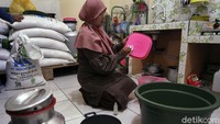 Pelatihan yang berlangsung pada Januari 2021 ini dimaksudkan agar nantinya para peternak sapi perah tak hanya mengandalkan susu murni untuk dijual tetapi juga produk olahan susu lainnya, seperti yoghurt.