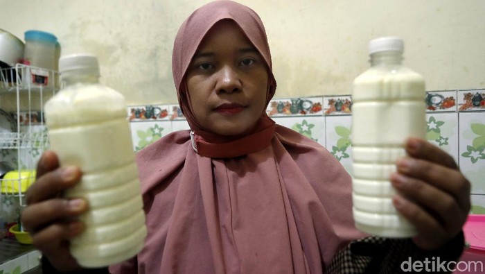 Memberdayakan Istri Peternak Sapi Perah di Malang Lewat Yoghurt BRI gandeng dosen Universitas Brawijaya latih istri peternak sapi perah di Desa Bocek, Malang, membuat yoghurt. Nantinya, yoghurt itu juga dapat dijual luas.