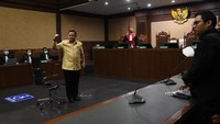 Dalam sidang ini, Napoleon terbukti bersalah menerima suap USD 370 ribu dan SGD 200 ribu dari Djoko Tjandra berkaitan penghapusan red notice/DPO di Imigrasi. Hakim mengatakan sejumlah saksi dan barang bukti telah menunjukkan adanya pemberian uang dari Djoko Tjandra melalui Tommy Sumardi kepada Irjen Napoleon.