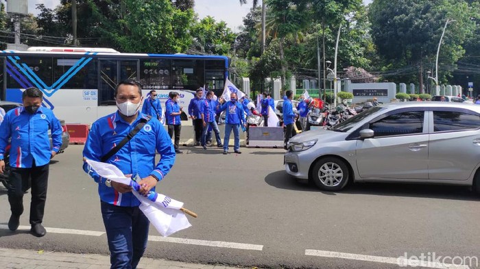 Orsap Partai Demokrat yang orasi di Tugu Proklamasi (Azhar Bagas Ramadhan/detikcom).