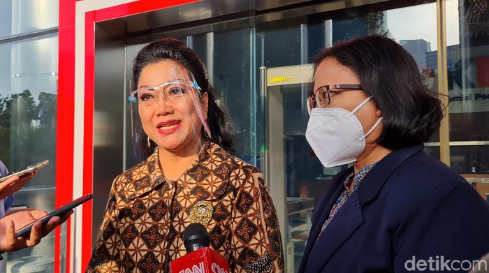 Pengacara Bendahara Ekonom Kongregasi Suster Suster CB Provinsi Indonesia, Fransiska Sri Kustini, Dwi Rudatiyani.
