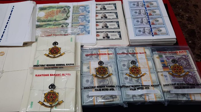 Polda Metro Tangkap sindikat pengedar dolar AS palsu senilai Rp 78 Miliar.