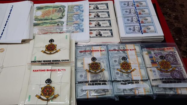 Polda Metro Tangkap sindikat pengedar dolar AS palsu senilai Rp 78 Miliar.