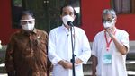 Potret Jokowi-Airlangga Tinjau Vaksinasi di DIY & Jateng