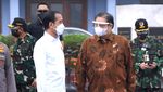 Potret Jokowi-Airlangga Tinjau Vaksinasi di DIY & Jateng