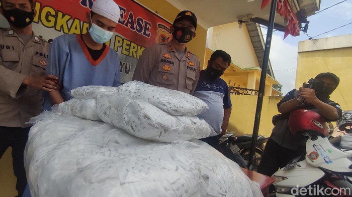 Pria Cianjur diamankan polisi gegara curi 12 ribu tali bra dari tempatnya bekerja