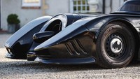 Sayangnya mobil ini hanya mengusung tampilan jadi tidak ada fitur-fitur canggih seperti mobil batman di filmnya. Foto: Bonham