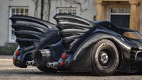 Kini mobil tersebut tengah dilelang  Bonhams MPH March Auction di London.  Diperkirakan Batmobile ini bakal laku di harga US$ 28.000 (Rp 403 jutaan, kurs 1 = Rp 14.410) hingga US$ 41.000 (Rp 590 jutaan). Direntang harga tersebut sudah bisa mendapatkan mobil bekas Mitsubishi Pajero Sport hingga Toyota Fortuner. Foto: Bonham