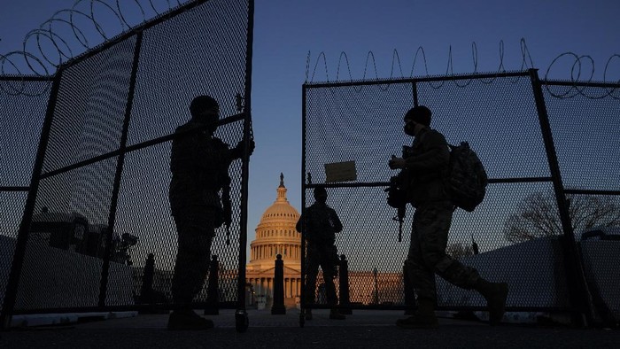 National Guard stand their posts around the Capitol at sunrise in Washington, Monday, March 8, 2021. (AP Photo/Carolyn Kaster)