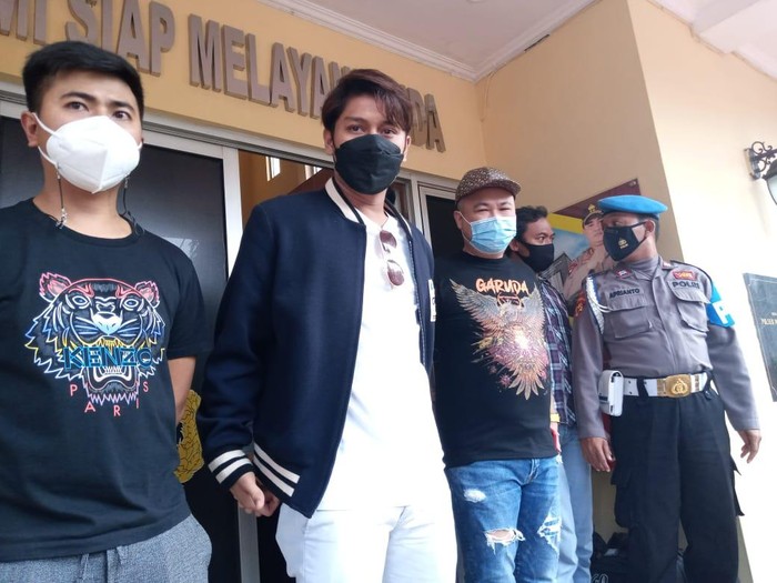 Rizky Billar penuhi undangan klarifikasi polisi soal kerumunan.