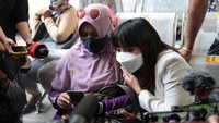 Eva Bellisima datang ke sidang cerai Rohimah dan Kiwil. (Foto: Noel/detikcom) 
