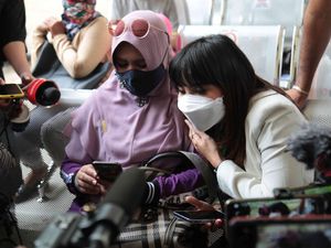 Potret Rohimah Ditemani Mantan Istri Kiwil di Sidang Cerai