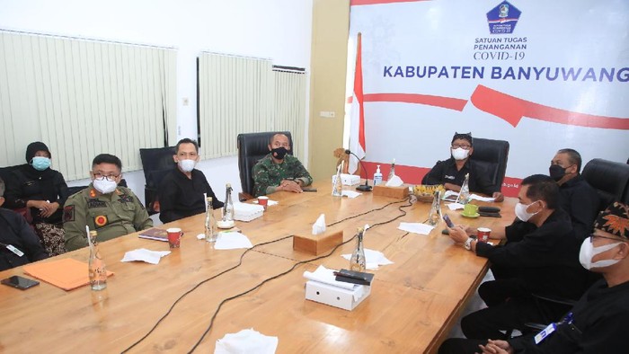 Satgas COVID-19 Banyuwangi terus bekerja keras menekan penyebaran virus coron