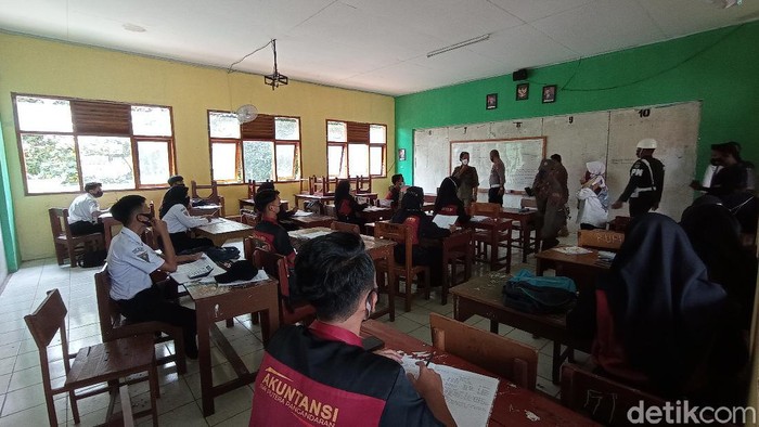 Sekolah Tatap Muka di Pangandaran