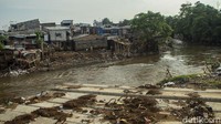 Dalam periode 2019-2020, Pemprov DKI Jakarta telah membebaskan lahan di bantaran sungai Ciliwung seluas 7,6 kilometer. 