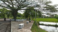 Suasana taman ini sangat hijau dan cocok untuk melepas penat. (Dadang Hermansyah/detikcom)