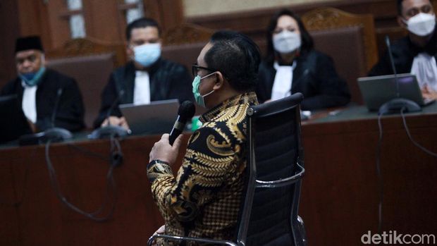 Tok! Brigjen Pol Prasetijo Divonis 3,5 Tahun Penjara Brigjen Prasetijo Utomo menjalani sidang vonis kasus red notice Djoko Tjandra. Prasetijo divonis 3 tahun dan 6 bulan penjara dan denda Rp 100 juta subsider 6 bulan kurungan.