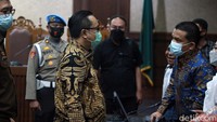 Diketahui, vonis ini lebih tinggi dibandingkan tuntutan jaksa. Sebelumnya, jaksa menuntut Brigjen Prasetijo 2 tahun dan 6 bulan penjara dan denda Rp 100 juta subsider 6 bulan kurungan.