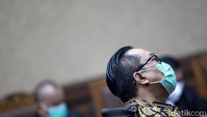 Brigjen Prasetijo Utomo menjalani sidang vonis kasus red notice Djoko Tjandra. Prasetijo divonis 3 tahun dan 6 bulan penjara dan denda Rp 100 juta subsider 6 bulan kurungan.