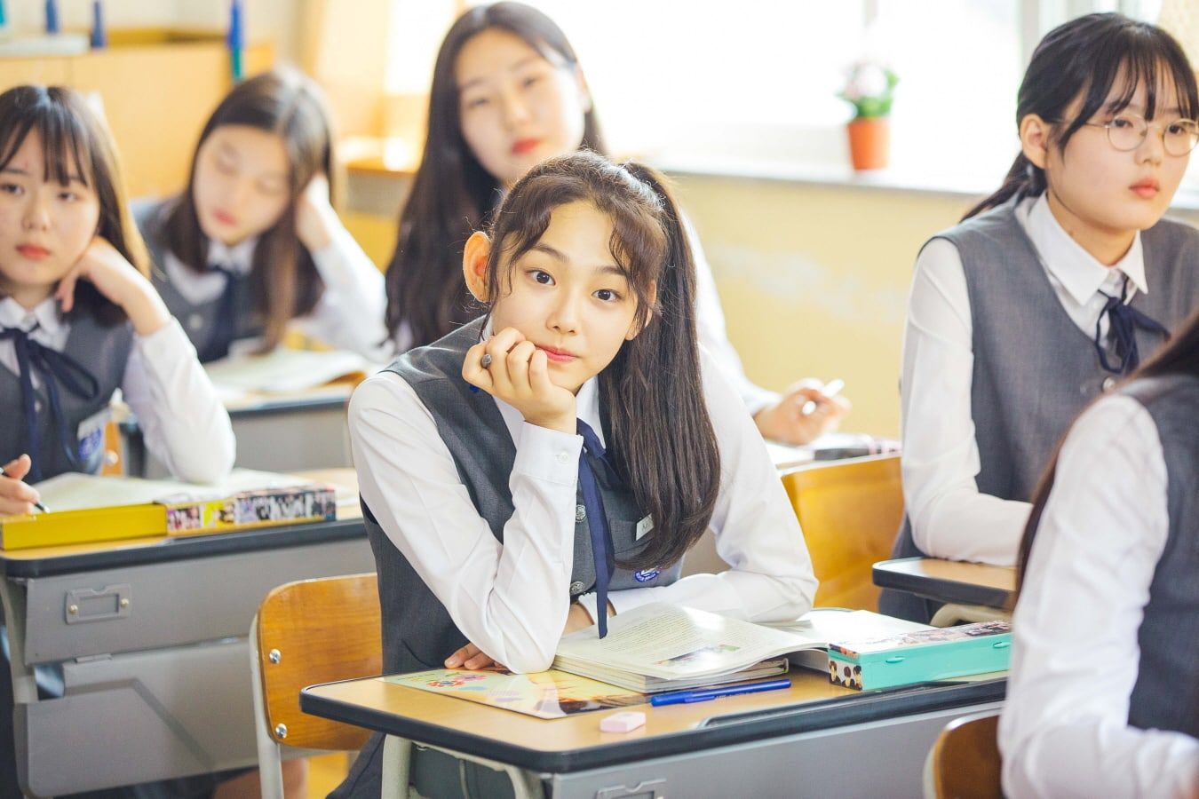 7 Idol K-Pop yang Debut Aktingnya Dipuji