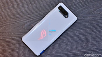 Asus ROG 5 di posisi ke-4 dengan skor 729.300. Foto: Adi Fida Rahman/detikINET