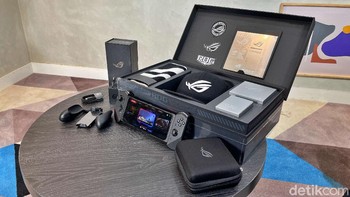 Asus ROG Phone 5 memang bisa dibeli dengan harga mulai dari Rp 10 juta. Tapi ada edisi khusus ROG Phone 5 Ultimate Edition yang dijual dengan harga Rp 18 jutaan. Foto: Adi Fida Rahman/detikINET