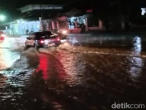 Giliran Jalan Tambakrejo Pasuruan Banjir, Kendaraan Dialihkan ke Tol