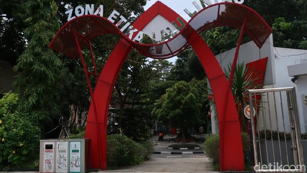 Apabila ada masyarakat yang akan datang secara rombongan, dia menyebut bisa menghubungi nomor kontak 085729739999 terlebih dahulu. Semua itu untuk memastikan jadwal kunjungan wisatawan yang menggunakan Bus Pintar. (Pradito Rida Pertana/detikTravel) Apabila ada masyarakat yang akan datang secara rombongan, dia menyebut bisa menghubungi nomor kontak 085729739999 terlebih dahulu. Semua itu untuk memastikan jadwal kunjungan wisatawan yang menggunakan Bus Pintar. (Pradito Rida Pertana/detikTravel)