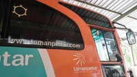 Untuk bisa naik bus gratis ini ada ketentuannya, antara lain berlaku bagi rombongan yang memesan tiket masuk Taman Pintar minimal sebanyak 25 lembar. Selanjutnya, layanan tersebut memiliki jarak tempuh maksimal 1 jam perjalanan dari Taman Pintar atau Kota Yogyakarta menuju lokasi wisatawan. (Pradito Rida Pertana/detikTravel)