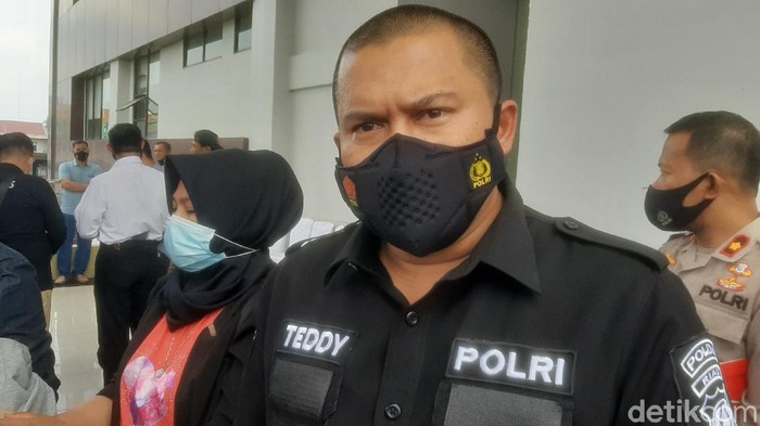 Direskrimum Polda Riau, Kombes Teddy Ristiawan