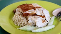 Bikin nafsu makan hilang, pembeli ini langsung batal memesan hidangan nasi ayam hingga burger di restoran ini. Foto: iStock