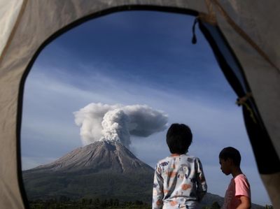 Gunung Sinabung Erupsi Lagi