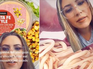 Hii! Sering Makan Salad, Wanita Ini BAB Bangkai Cacing