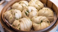 Tak lengkap jika ke Hong Kong tanpa mencoba bun atau menu dim sum lainnya yang autentik. Seperti pilihan turis bernama Caren Seal. Foto: Getty Images/iStockphoto/