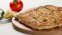 Serupa tapi tak sama, hampir setiap negara di Asia Tenggara punya racikan martabak sendiri. Seperti di Brunei, martabak disajikan dengan kuah kari enak. Foto: Getty Images/iStockphoto/