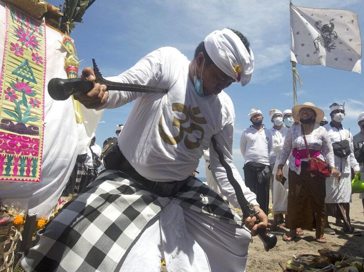 Jelang Nyepi, Ritual Melasti Mulai Digelar