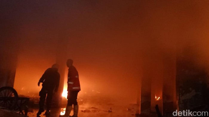 Kebakaran di Pasar Kota Banjarnegara, Jawa Tengah, Kamis (11/3/2021).