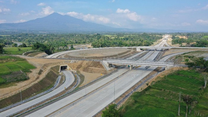 PT Hutama Karya (Persero) mengoperasikan secara fungsional Tol Sigli-Banda Aceh Seksi 3 (Jantho–Indrapuri) 16 km Rabu (10/3), Intip Yuk penampakannya.