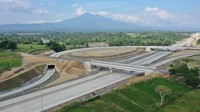 Kedua jalan Tol Banda Aceh-Sigli Seksi 2, 3, dan 4. Jalan Tol Banda Aceh-Sigli sendiri terdiri dari 6 seksi, yakni Seksi 1 Padang Tiji - Seulimeum (25 km), Seksi 2 Seulimeum - Jantho (6 km), Seksi 3 Jantho-Indrapuri (16 km), Seksi 4 Indrapuri-Blang Bintang (14 km), dan Seksi 5 Blang Bintang - Kuto Baro (8 km), dan Seksi 6 (Kuto Baro - Baitussalam (5, 2 km). Dok. PT Hutama Karya  
