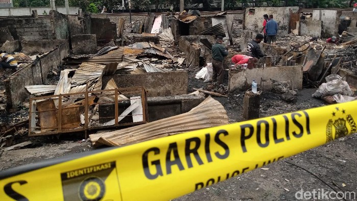 Konsisi lapak barang bekas di Bekasi yang terbakar (Kadek/detikcom)