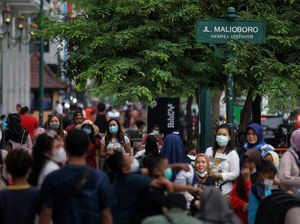 1.299 Wisawatan di Yogya Dihukum Satpol PP, Disuruh Pungut Sampah