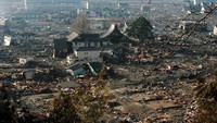 Kebocoran nuklir yang melanda Fukushima juga turut membuat sejumlah wilayah kini menjadi zona sulit untuk kembali akibat ancaman radiasi nuklir. Toshiharu Kato/Japanese Red Cross/IFRC via Getty Images. 