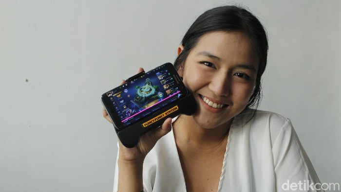 Millena Nuril Zaakiya, game streamer cantik dari Bandung.