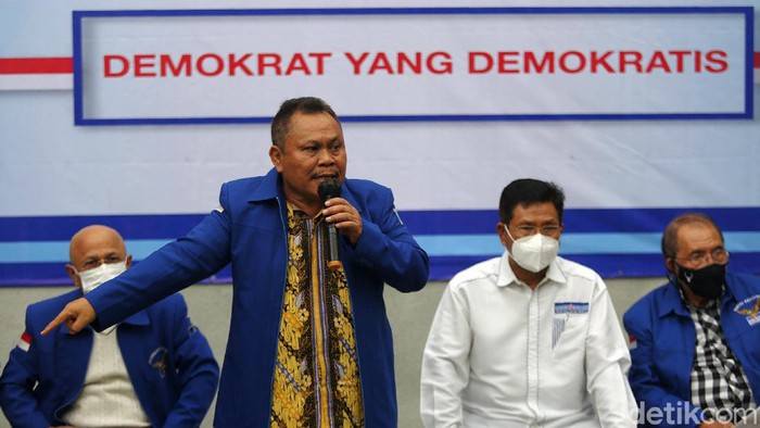Kubu KLB Demokrat Deli Serdang, Sumut, menggelar konferensi pers di Menteng, Jakarta Pusat, Kamis (11/3/2021). Mereka menyuarakan adanya sejumlah pelanggaran perihal Anggaran Dasar dan Anggaran Rumah Tangga (AD/ART) versi tahun 2020. Jumpa pers dihadiri Soflawati Mosaid, Darmizal, Jhonny Allen, dan Ahmad Yahya.